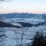 Zimné výhľady na okolie obce a Lúčanskú malú Fatru v pozadí z vrcholu Vysokého vrchu